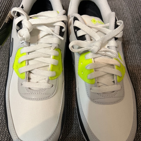 Nike shoes - Picture 2 of 6